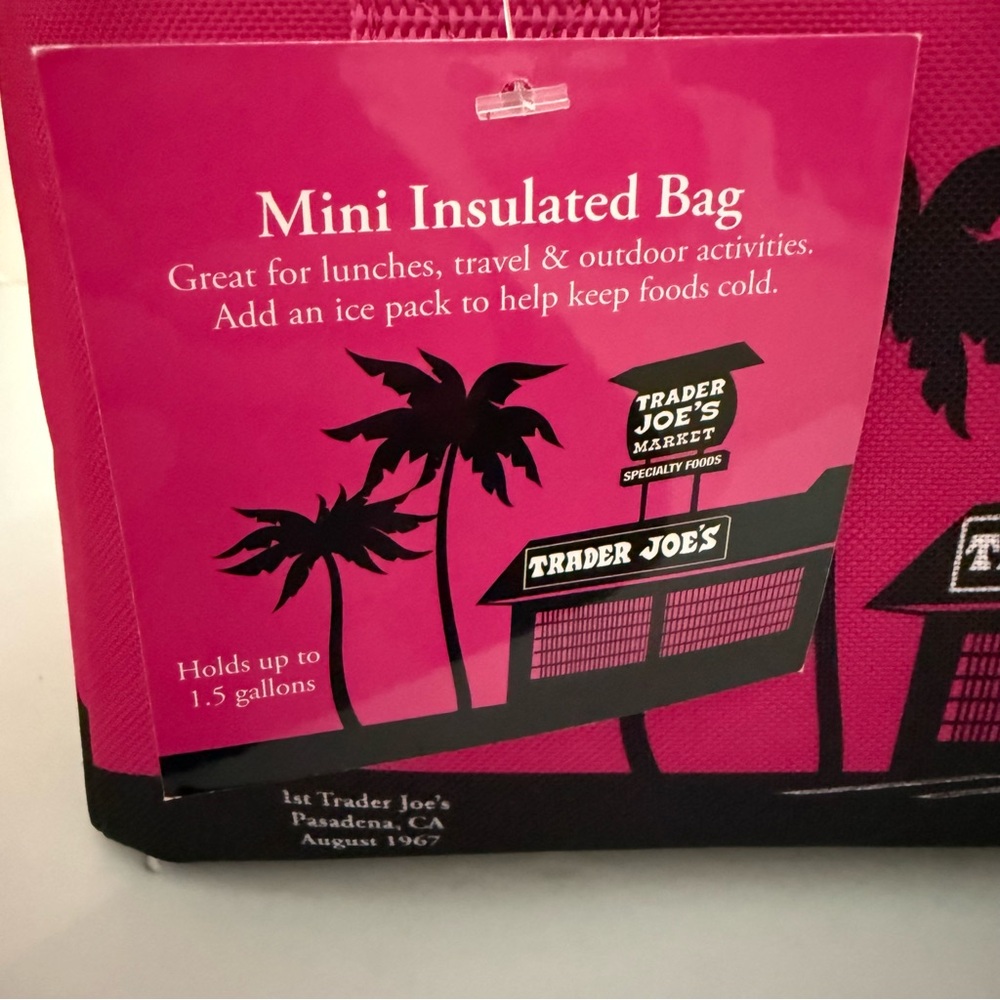 🆕 LAST ONE- New Trader Joe’s mini Hot  Pink Insulated Bag - Picture 7 of 8